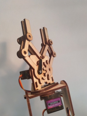 Alvin A.I. robot for STEM/STEAM from Simua